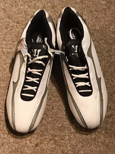 NEW! Warrior 1000 mid turf cleat. MAKE ME AN OFFER!