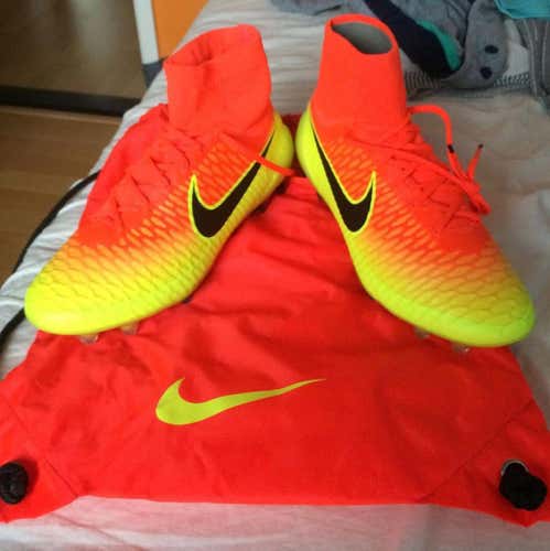 Nike Magista