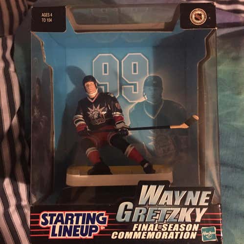 Wayne Gretzky Commemorative Final Season Figure