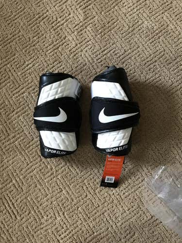 BNWT Nike arm pads