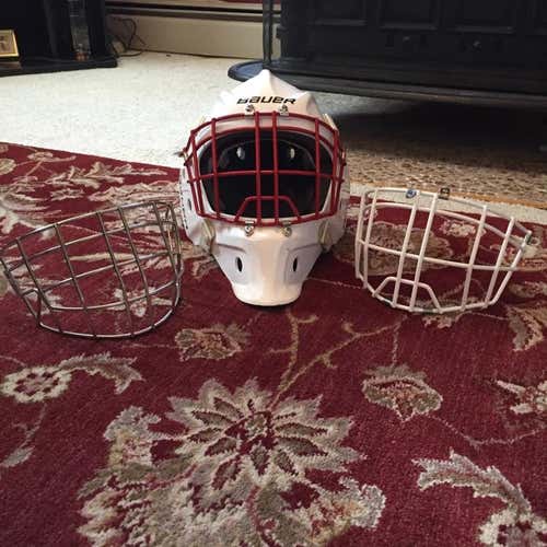 Bauer Profile 940x Size M/L w/red cheater cage