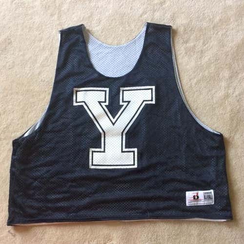 Yale Reversible Pinnie