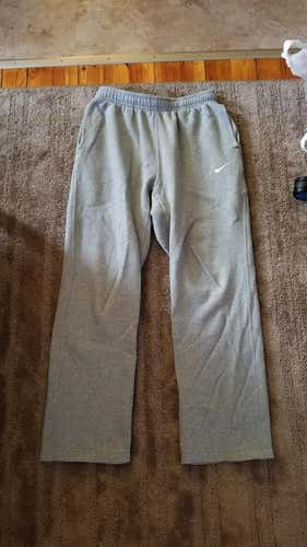 New Nike Sweatpants w/ Pockets