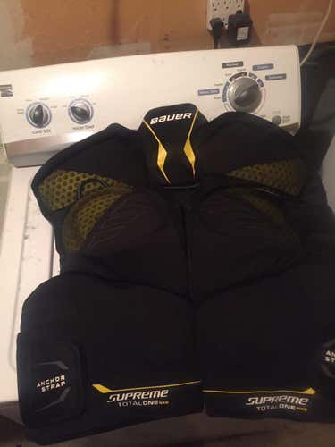 Bauer Supreme total one NXG girdle