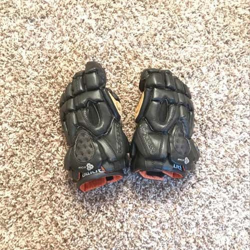 Maverick Rome gloves (don't buy holding item)