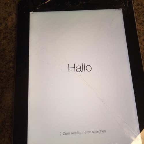 IPAD WITH CRACKED SCREEN(MAKE OFFERS OR TRADES)