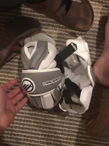 Maverik Rome arm pads