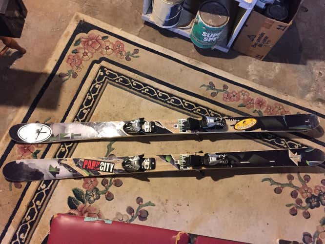 4FRNT Twin Tip Skiis w/ Bindings 161 cm