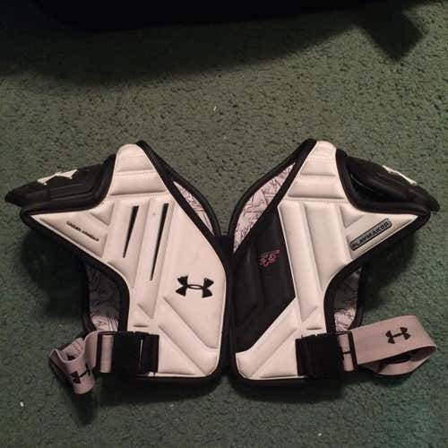 Under Armour Playmaker Shoulder Pads