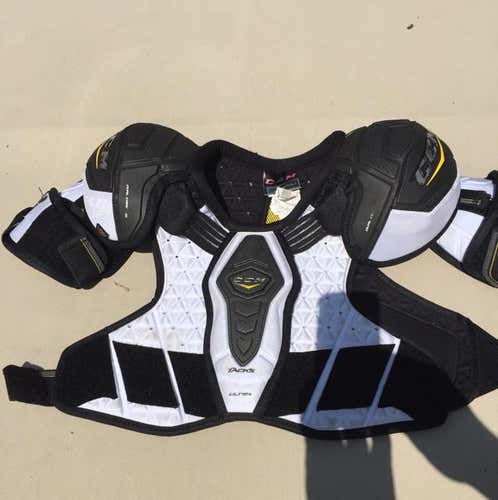 CCM Ultratacks senior Shoulder Pads