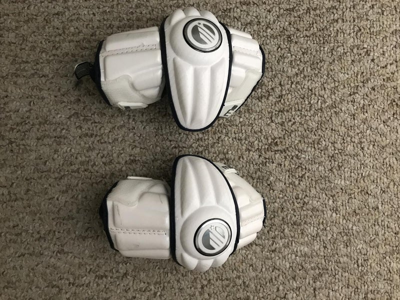 Maverik M3 Lacrosse Arm Pads Color: White/Blue Size:Medium