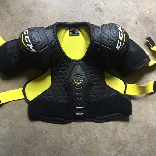 CCM Classic Pro Shoulder Pads