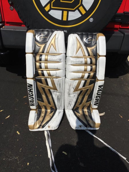 Vaughn V3 7500 Goalie Pads FULL SET