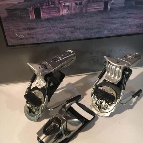 New Look Pivot 14 Din Bindings Missing One Toe Piece