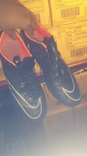 Nike Mercurial Vapor 10 or 11