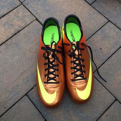 BNWT Nike Mercurial Victory IV FG