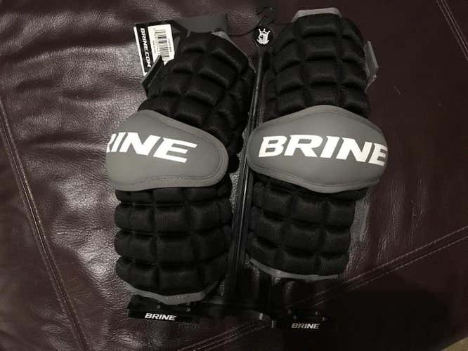 Brine Clutch Arm Guards Black/grey Size Medium