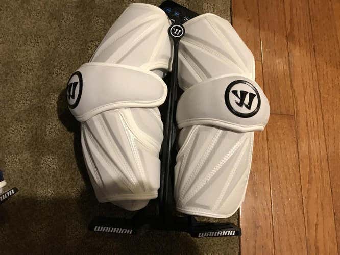 Warrior Regulator Arm Guards White Size Large