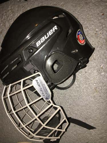 Bauer FM2100 helmet