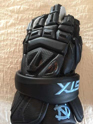 STX Assault 2 - 13# Gloves - UNC Special Edition Gloves