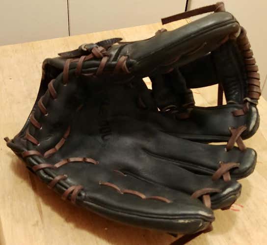 Wilson A2000 1787 11 3/4- fresh laces