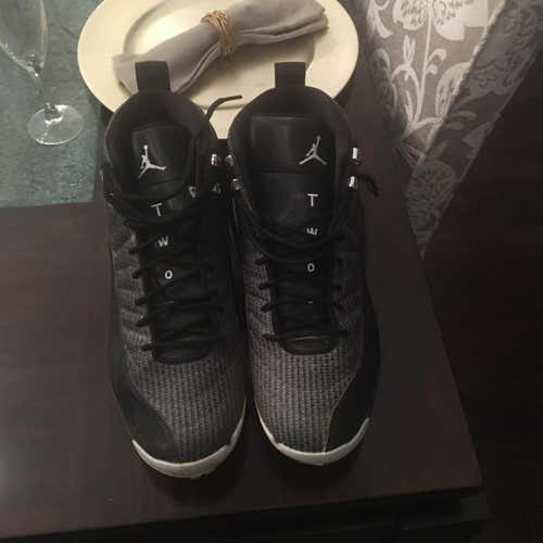 NIKE MENS JORDAN XII RETRO MCS BASEBALL CLEATS BLACK/WHITE/MET SILVER