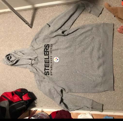 Steelers Sweatshirt Fits Like Men's Medium