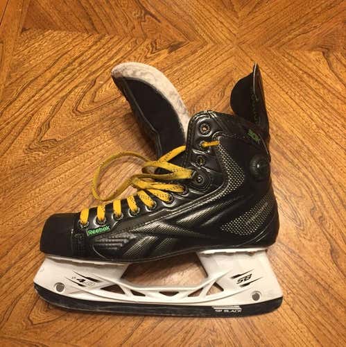 Almost Brand New Reebok / CCM 30k Skates Size 9 EE