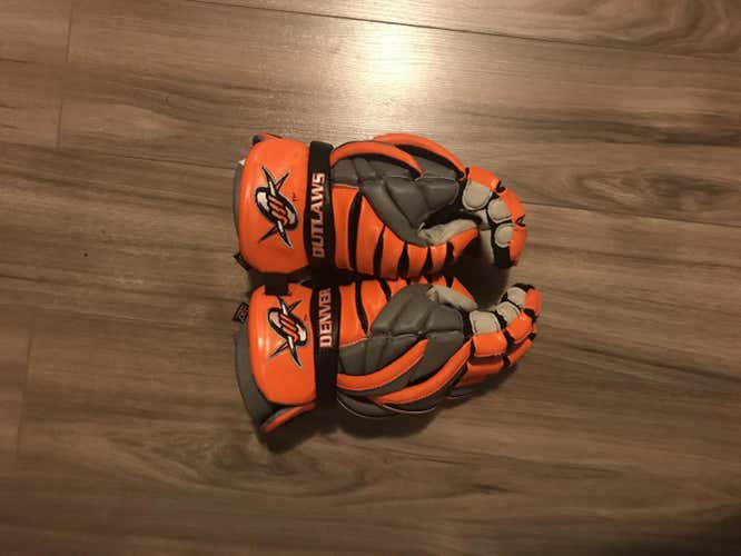 Official Denver Outlaws team gloves