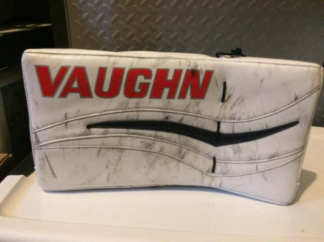 CCM Glove, Vaughn V7 Blocker Washington Capitals Pro Spec
