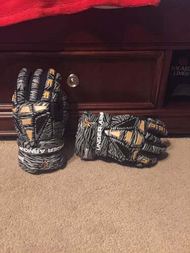 Gray Tiger Print Towson UA Charge 2 Gloves