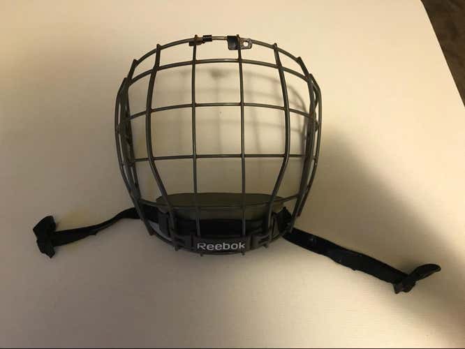 Reebok 11k Cage Size Large