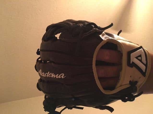 Akadema 12in Glove
