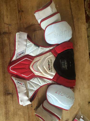 Bauer APX2 shoulder pads