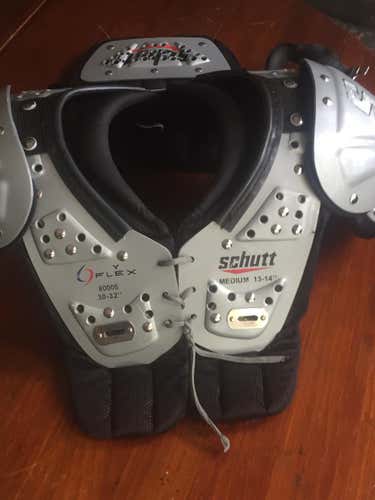 Schutt youth medium shoulder pads