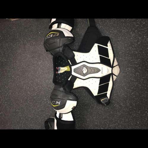 CCM ULTRA TACKS Shoulder Pads Sr Medium