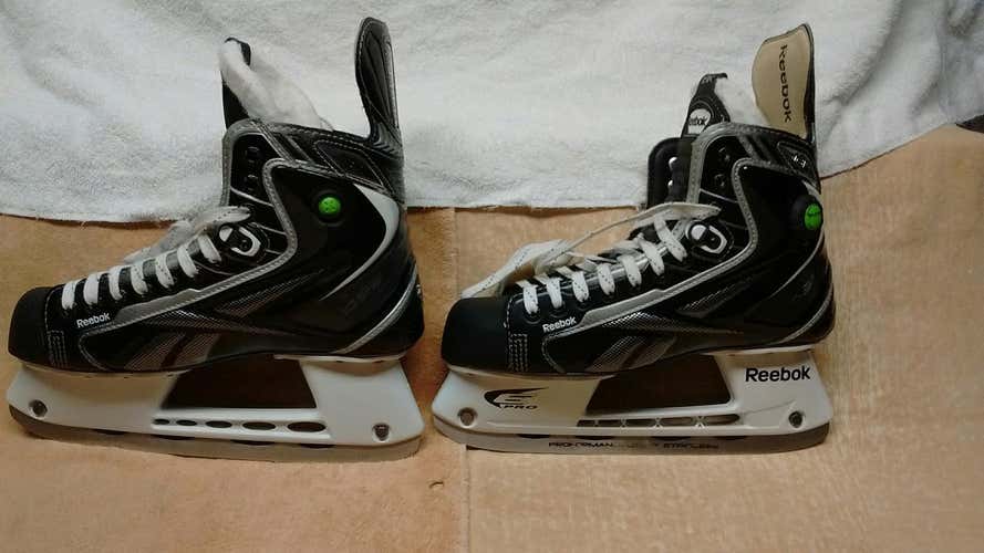 REEBOK 18K HOCKEY SKATES ( 7.5D )