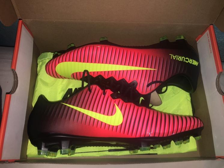 Nike Mercurial Vapor XI size 12 brand new with box and bag