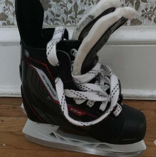 CCM Youth Jetspeed Skates