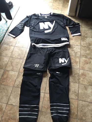 Brooklyn Islanders 3rd jersey  size large hockey socks pro stock