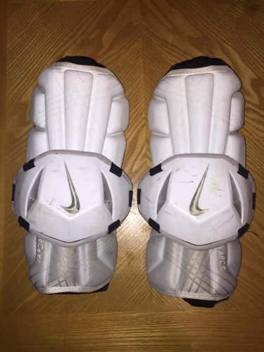 White Nike Vapor Arm Guards sz(M) for Attack/Middies