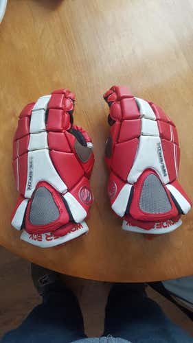 Maverik wonderboy lacrosse gloves, please make offers, nees gone