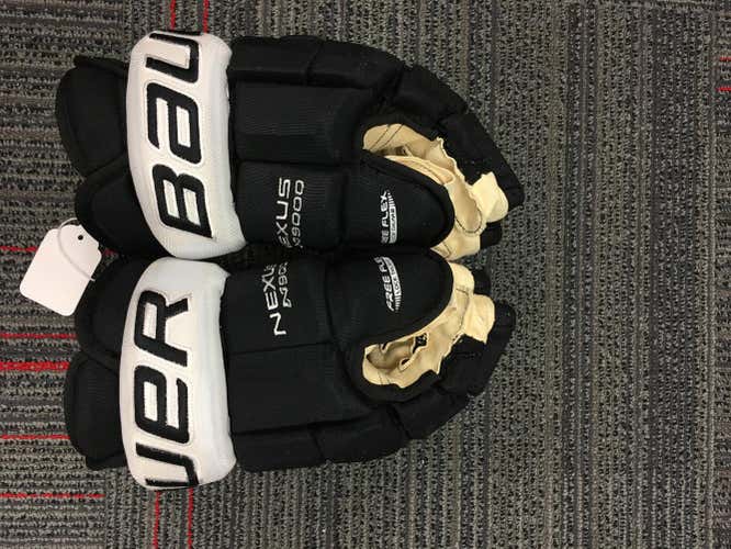 Brand new Bauer N9000 la kings color gloves 14/15"