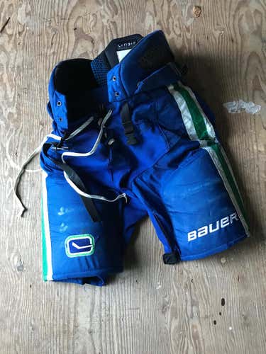 Pro stock Vancouver Canuck pants L+1