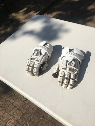 White Brine King 3 Goalie Gloves