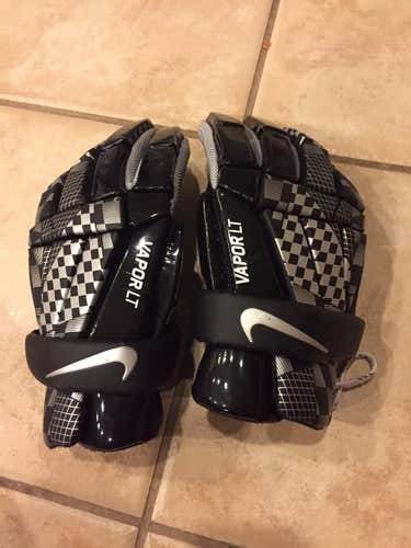 Nike vapor LT gloves great condition