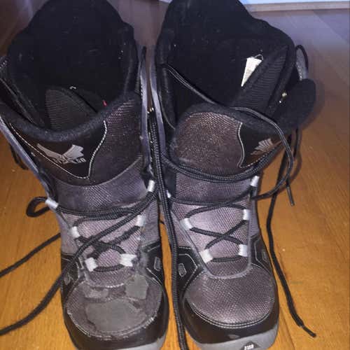 men's Size 8 Snowboard Boots In Good Condition