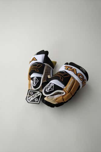 NEW TACKLA 12 951 KNIT HOCKEY GLOVE available 35.00 B.0