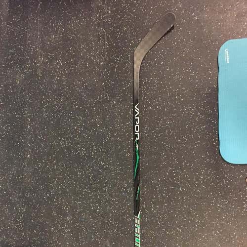 NEW. Bauer APX. Righty. 67 Flex. PM9 Curve