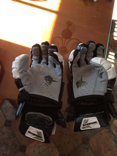 Under Armour Engage Lacrosse gloves NEED GONE!!